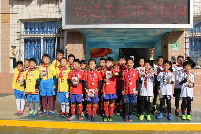 年轻天才亚马尔闪耀，维尼修斯陷入困境